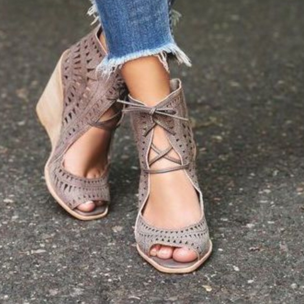 | Jeffrey Campbell | womens sandal
